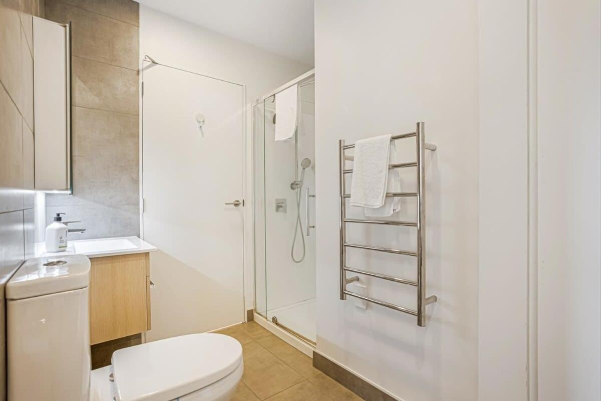 Cosy Two Bedroom Apartment With Balcony Pool And Gym Auckland Dış mekan fotoğraf